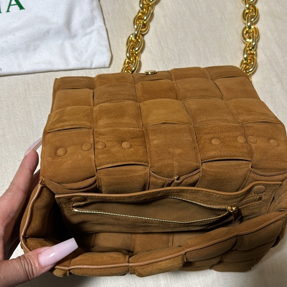 Bottega Veneta Chain cassette Suede Crossbody bag - Picture 7 of 10